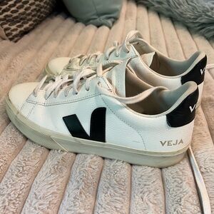 VEJA Campo Sneaker (Women) Size 8 (39)